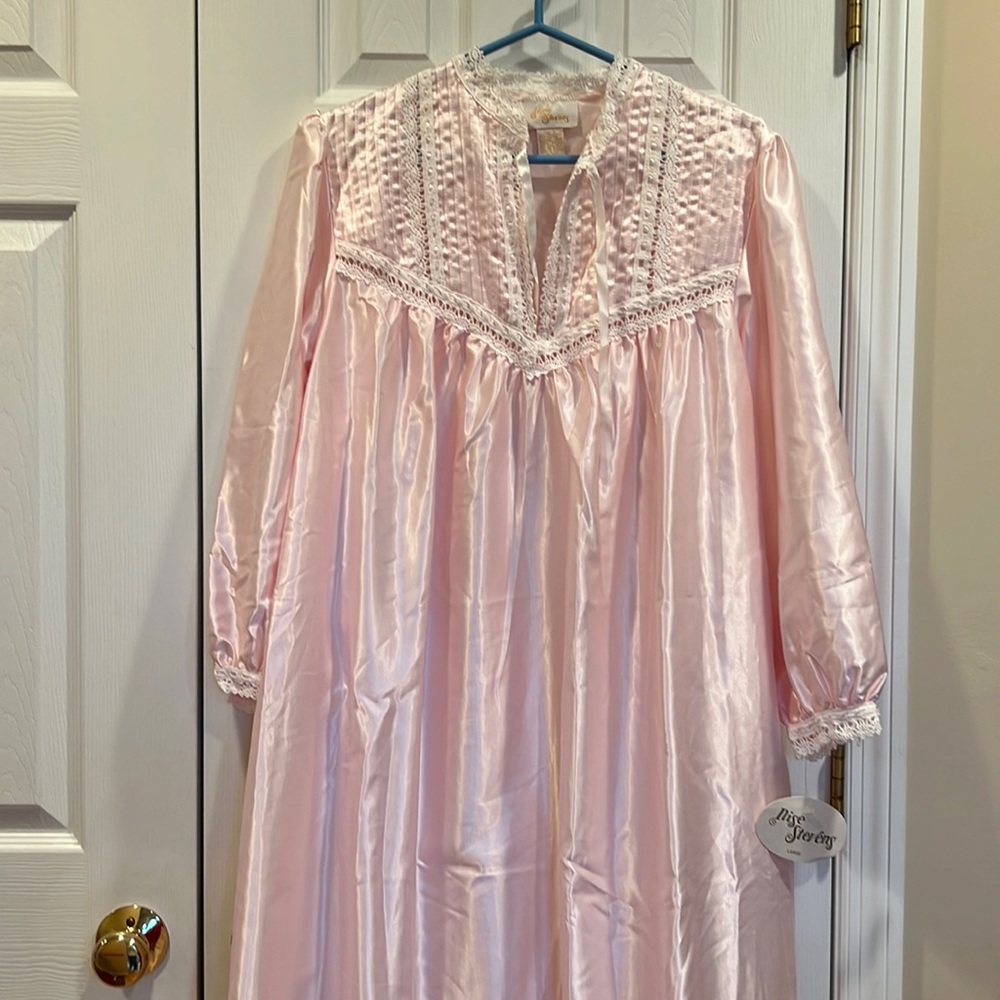 Ilise Stevens cotton/polyester nightgown